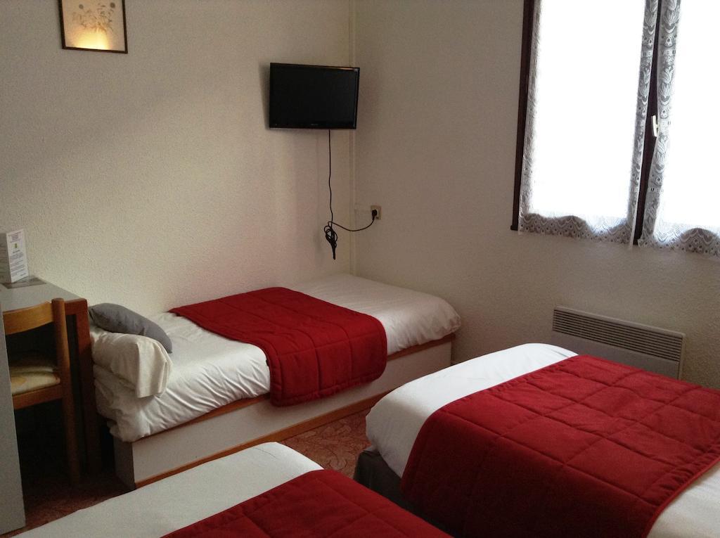 Logis Hotels - Hotel Et Restaurant Les Cordeliers Casteljaloux Habitación foto